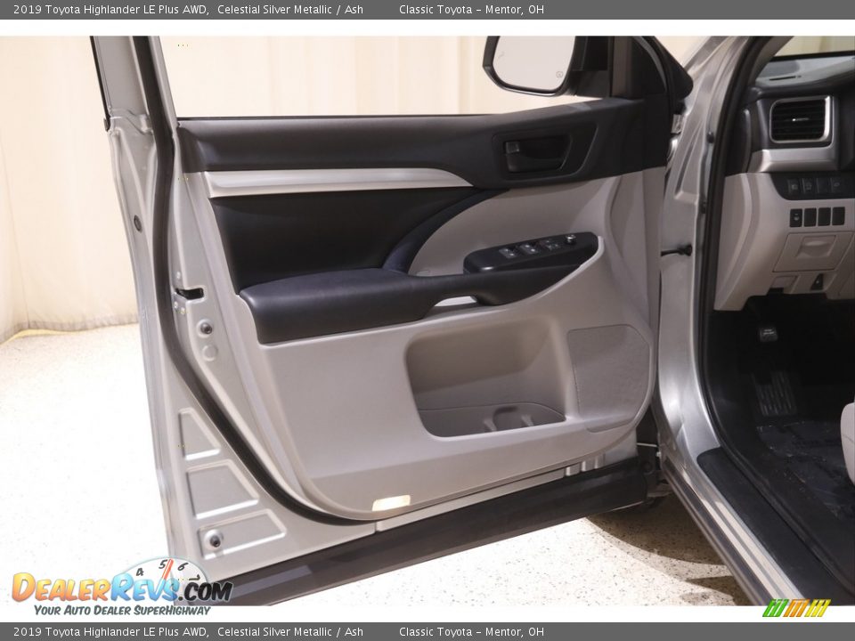 2019 Toyota Highlander LE Plus AWD Celestial Silver Metallic / Ash Photo #4