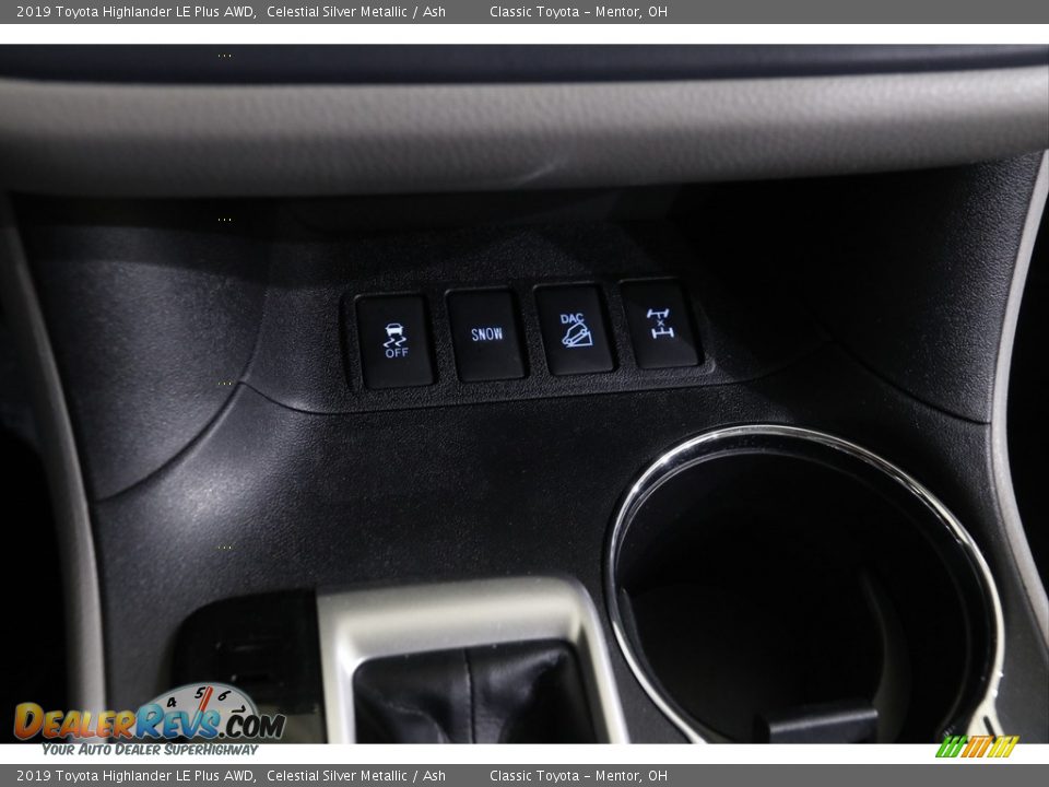 2019 Toyota Highlander LE Plus AWD Celestial Silver Metallic / Ash Photo #13