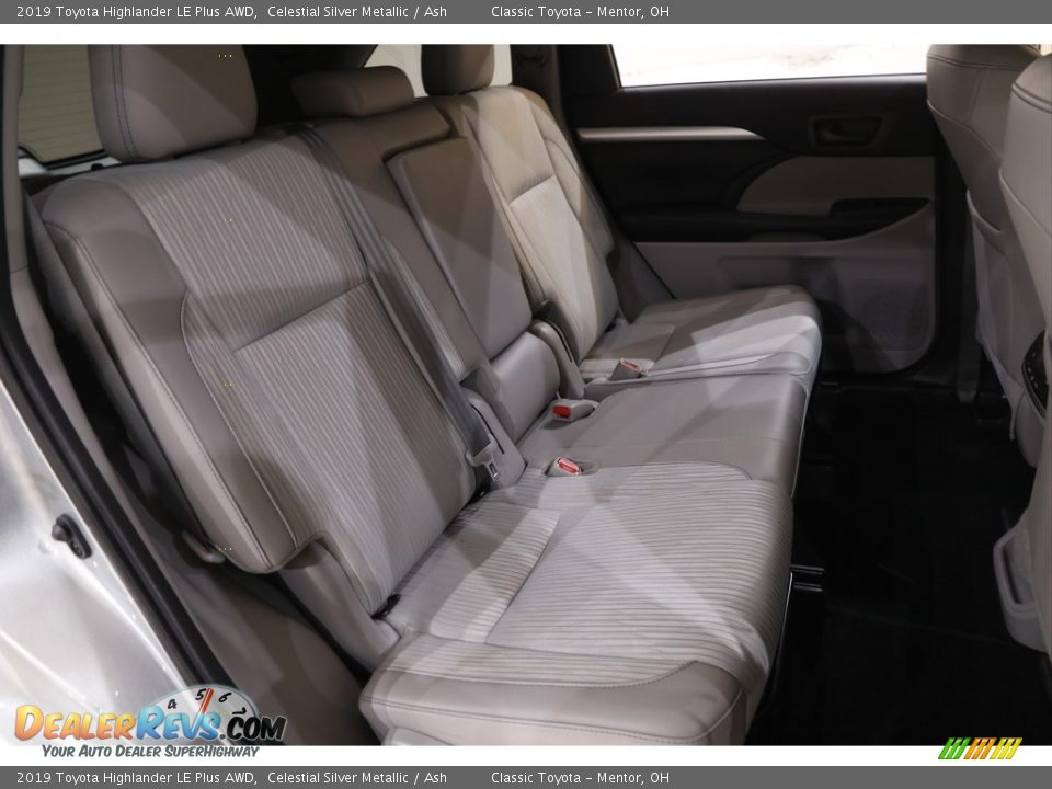 2019 Toyota Highlander LE Plus AWD Celestial Silver Metallic / Ash Photo #15