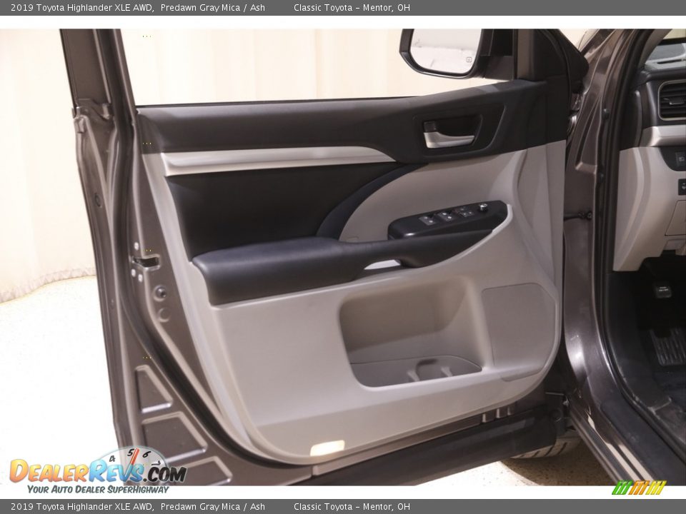 2019 Toyota Highlander XLE AWD Predawn Gray Mica / Ash Photo #4