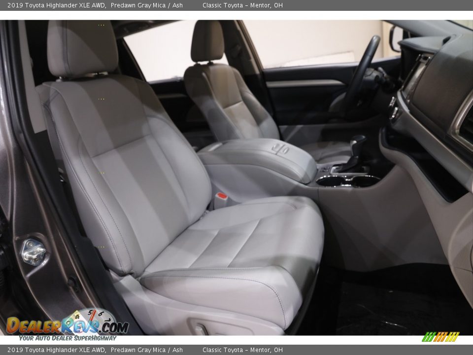 2019 Toyota Highlander XLE AWD Predawn Gray Mica / Ash Photo #17
