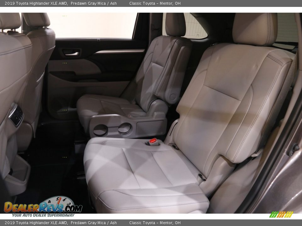2019 Toyota Highlander XLE AWD Predawn Gray Mica / Ash Photo #19