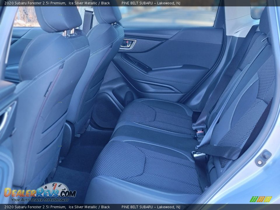 2020 Subaru Forester 2.5i Premium Ice Silver Metallic / Black Photo #30