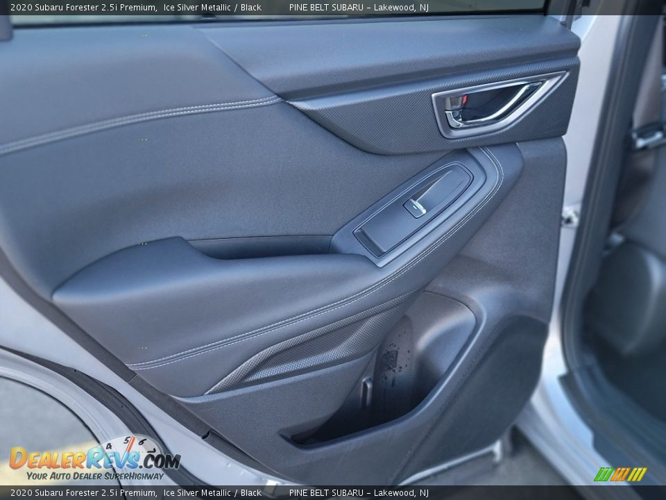 2020 Subaru Forester 2.5i Premium Ice Silver Metallic / Black Photo #31