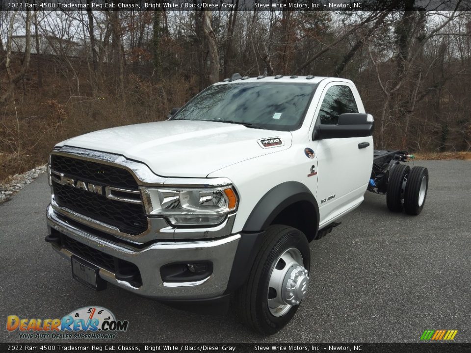 Front 3/4 View of 2022 Ram 4500 Tradesman Reg Cab Chassis Photo #2