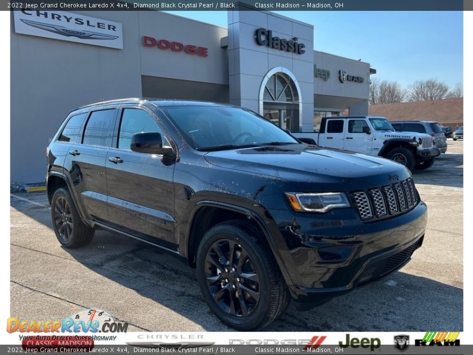2022 Jeep Grand Cherokee Laredo X 4x4 Diamond Black Crystal Pearl / Black Photo #1