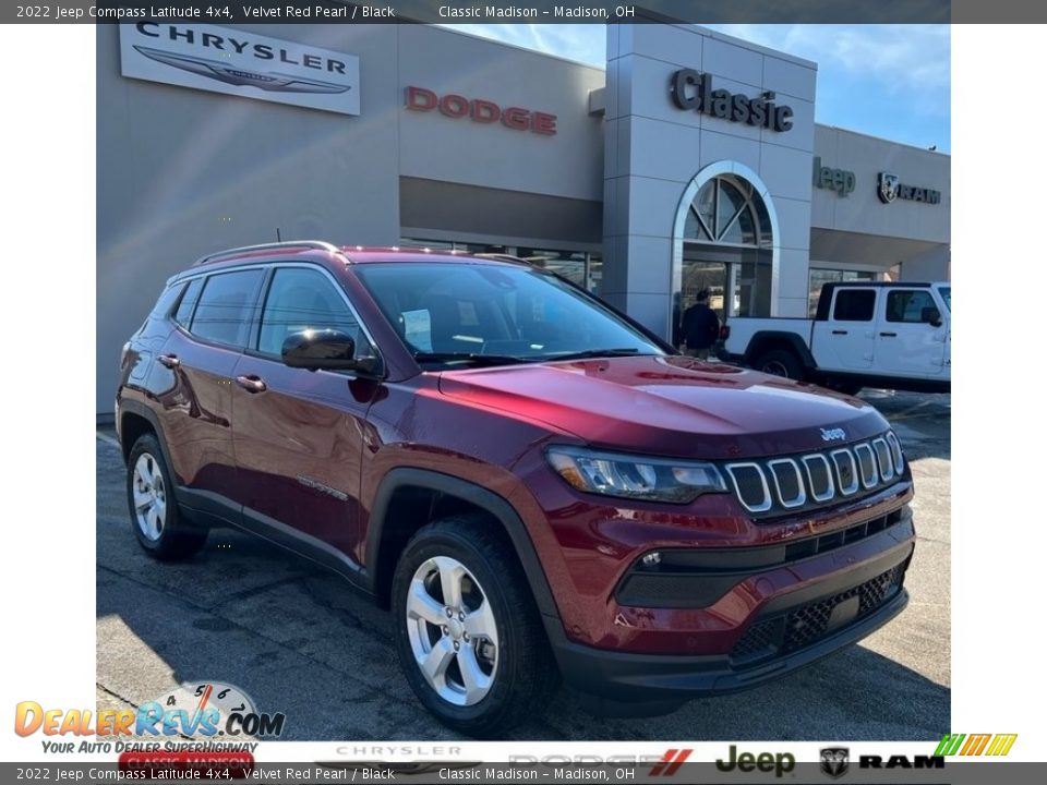 2022 Jeep Compass Latitude 4x4 Velvet Red Pearl / Black Photo #1