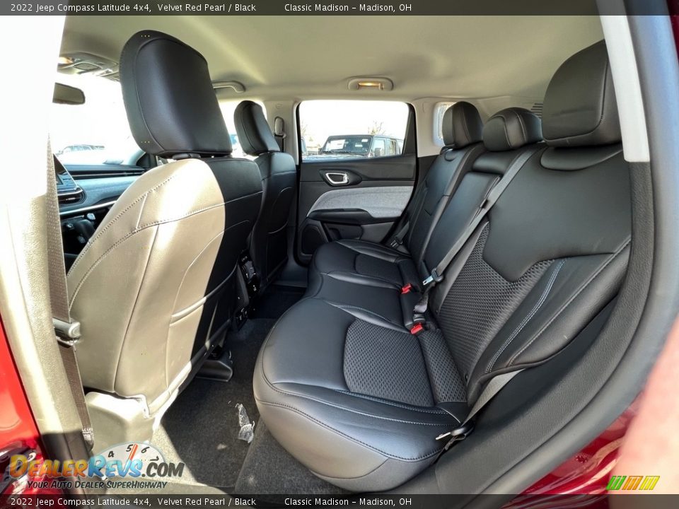2022 Jeep Compass Latitude 4x4 Velvet Red Pearl / Black Photo #3