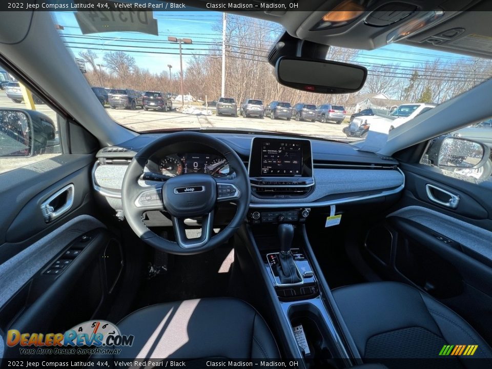 2022 Jeep Compass Latitude 4x4 Velvet Red Pearl / Black Photo #4