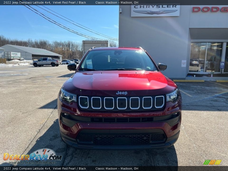 2022 Jeep Compass Latitude 4x4 Velvet Red Pearl / Black Photo #7