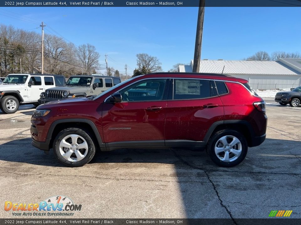 2022 Jeep Compass Latitude 4x4 Velvet Red Pearl / Black Photo #8