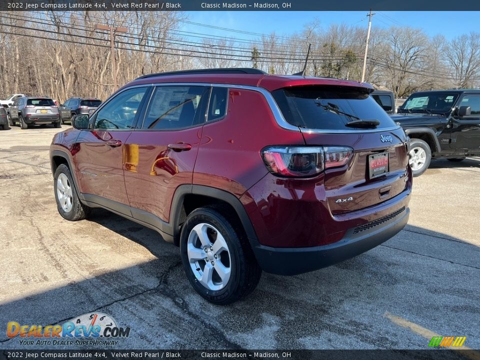 2022 Jeep Compass Latitude 4x4 Velvet Red Pearl / Black Photo #9