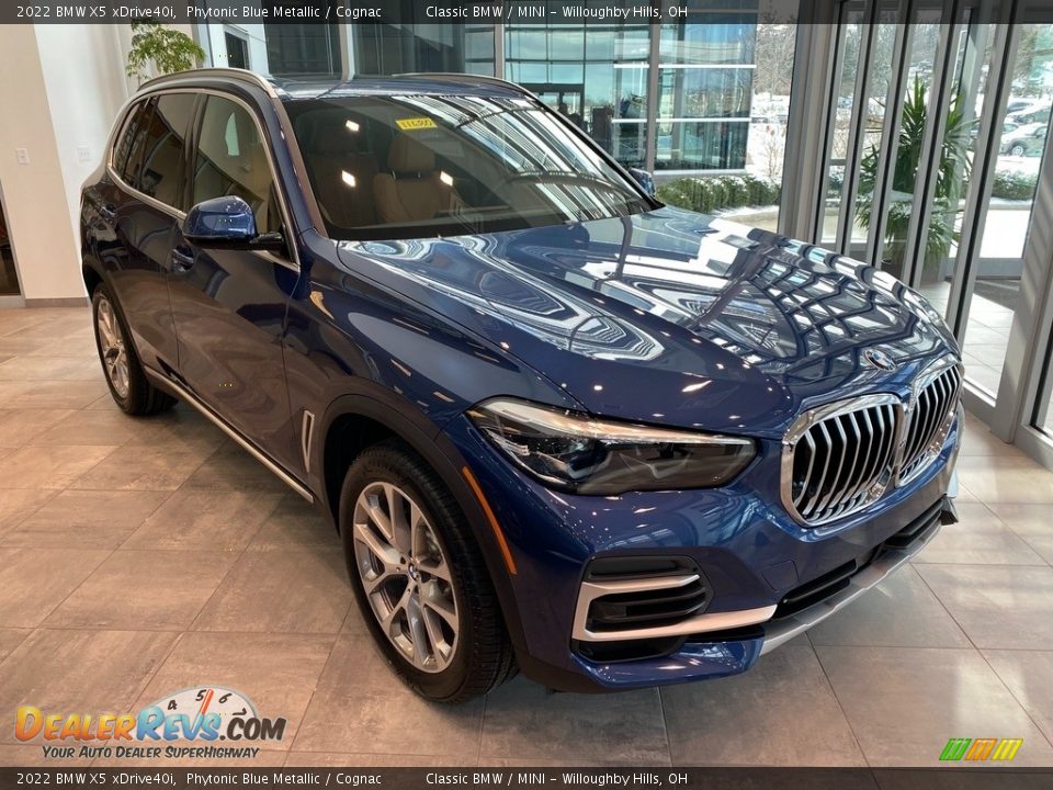 Front 3/4 View of 2022 BMW X5 xDrive40i Photo #1