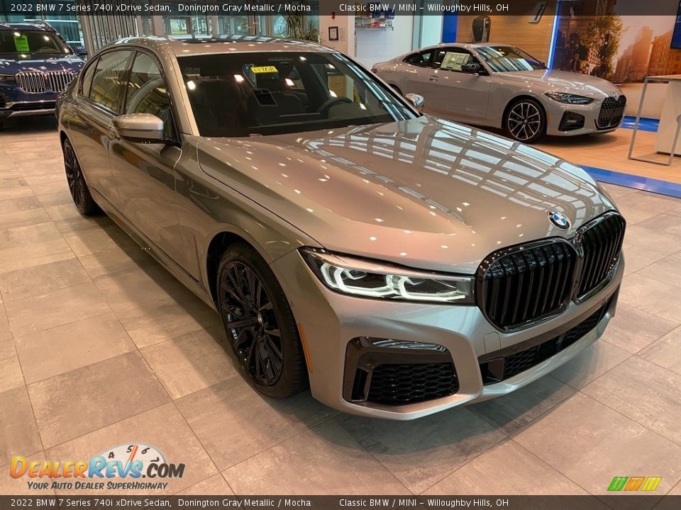 Front 3/4 View of 2022 BMW 7 Series 740i xDrive Sedan Photo #1