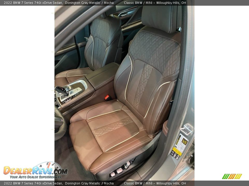 Front Seat of 2022 BMW 7 Series 740i xDrive Sedan Photo #4