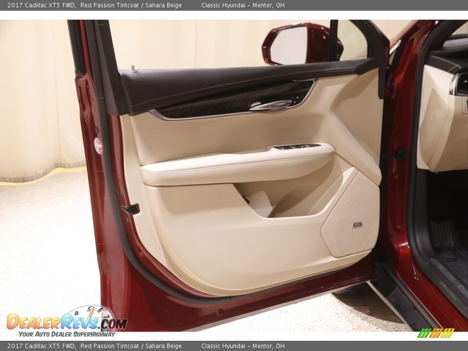 2017 Cadillac XT5 FWD Red Passion Tintcoat / Sahara Beige Photo #4