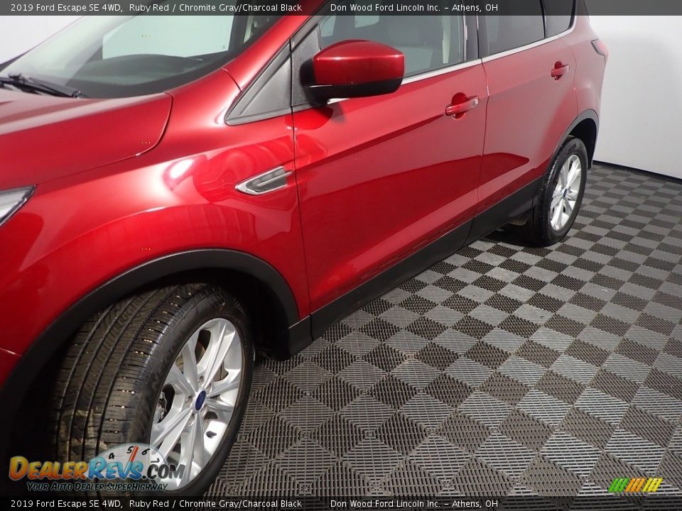 2019 Ford Escape SE 4WD Ruby Red / Chromite Gray/Charcoal Black Photo #10