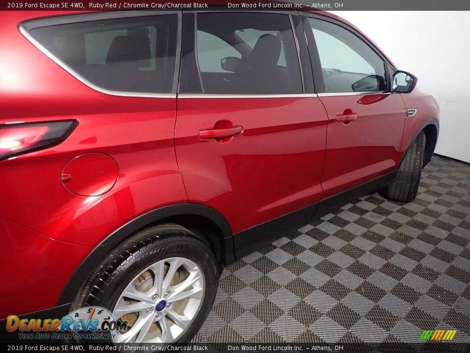 2019 Ford Escape SE 4WD Ruby Red / Chromite Gray/Charcoal Black Photo #19