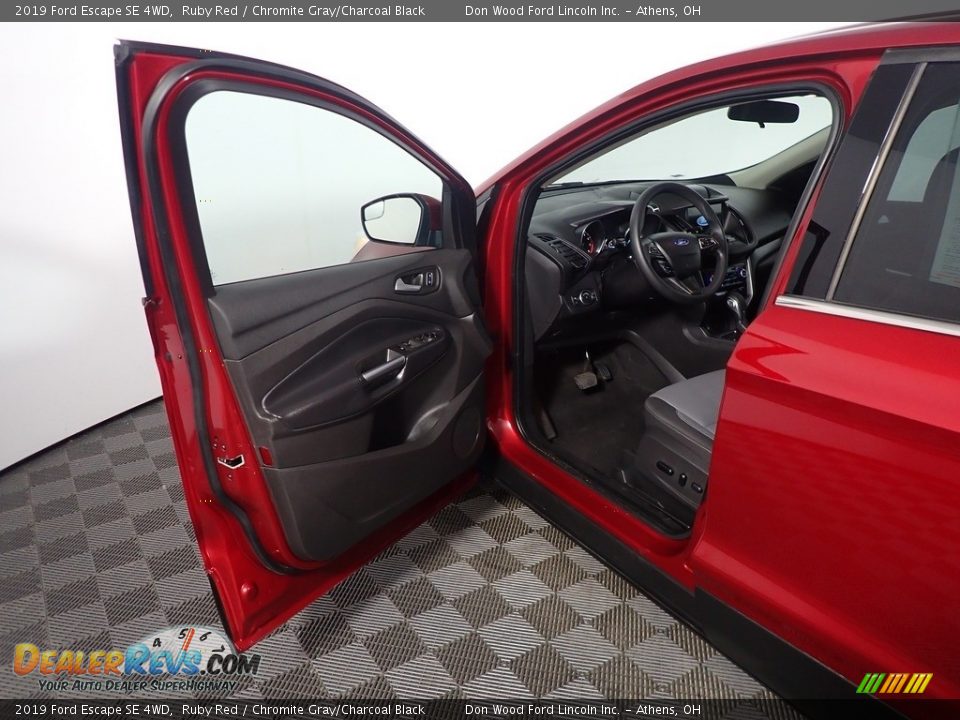 2019 Ford Escape SE 4WD Ruby Red / Chromite Gray/Charcoal Black Photo #21