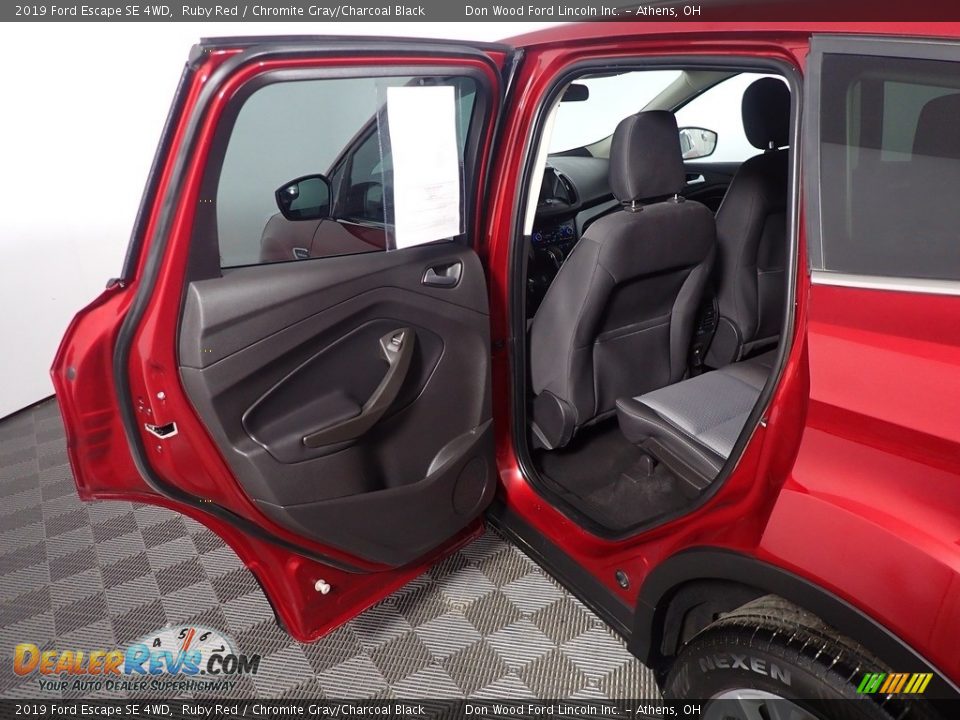 2019 Ford Escape SE 4WD Ruby Red / Chromite Gray/Charcoal Black Photo #35