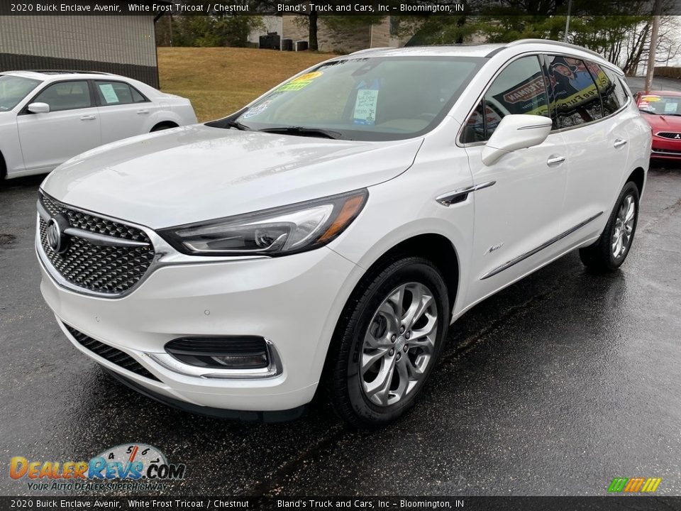 Front 3/4 View of 2020 Buick Enclave Avenir Photo #2