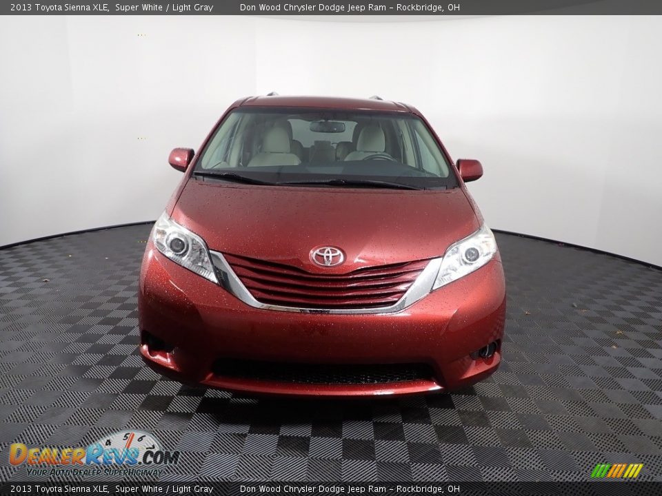 2013 Toyota Sienna XLE Super White / Light Gray Photo #3