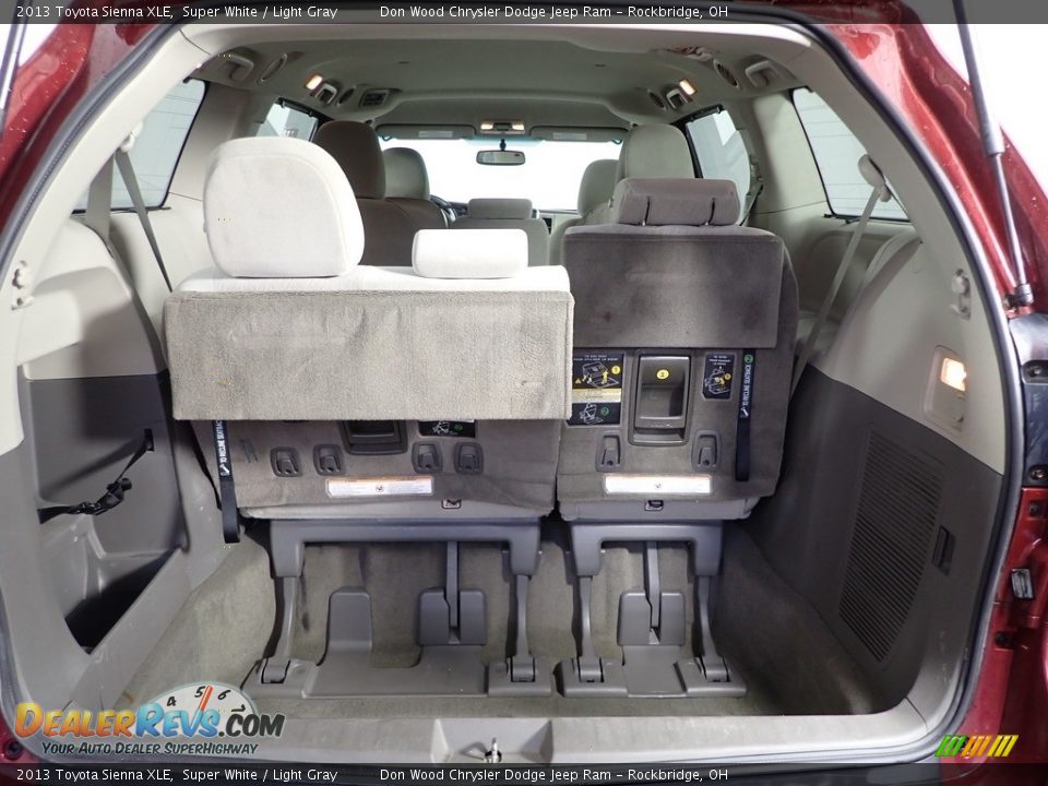 2013 Toyota Sienna XLE Super White / Light Gray Photo #11