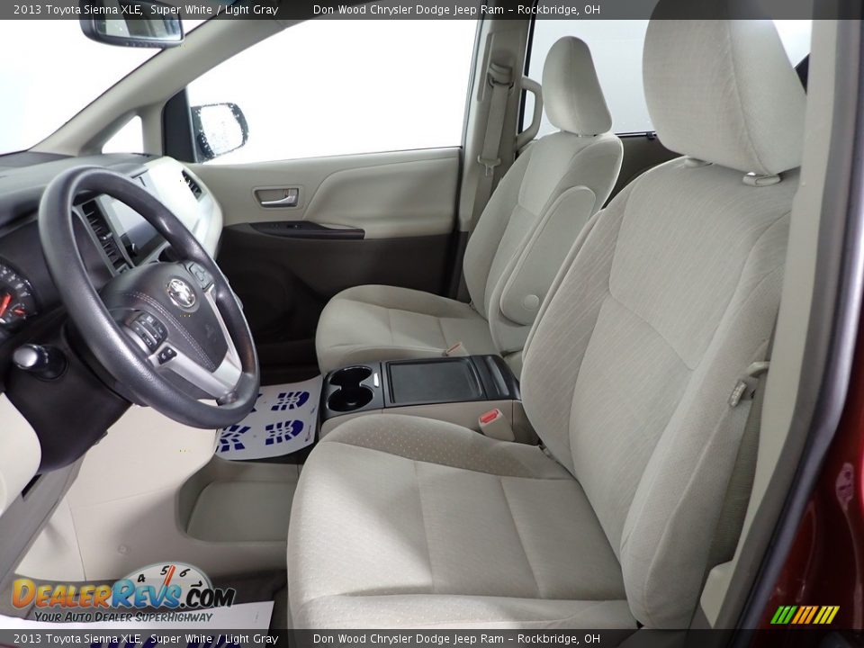 2013 Toyota Sienna XLE Super White / Light Gray Photo #15