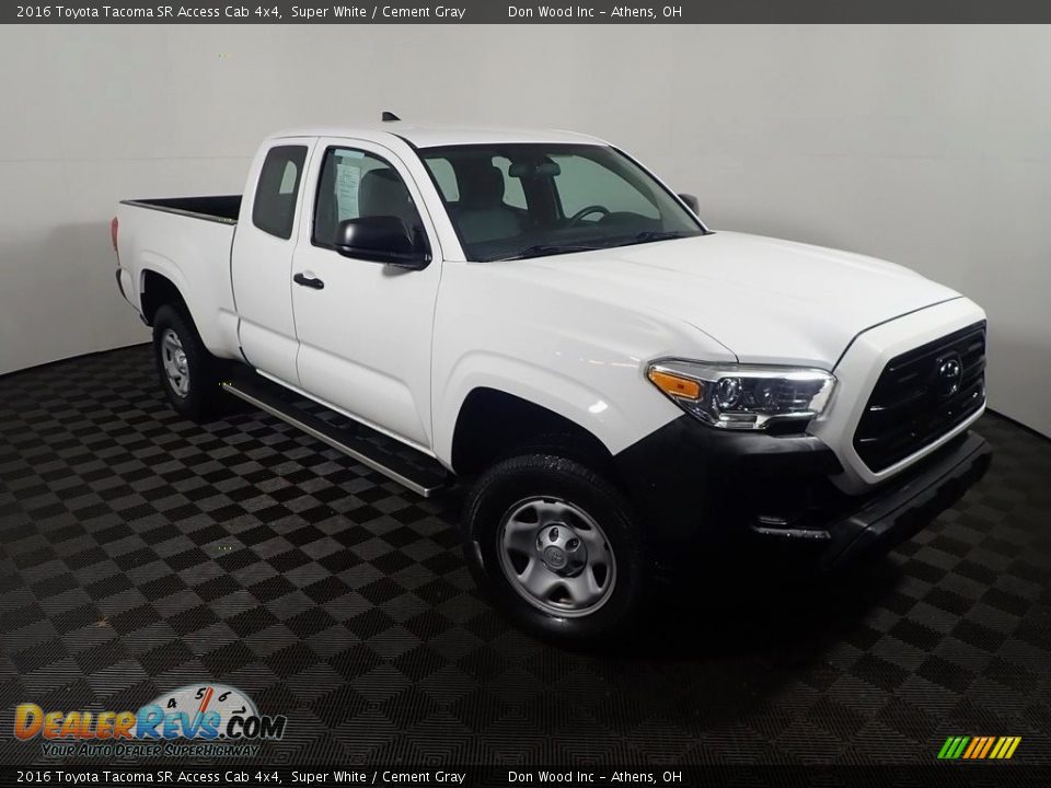 Front 3/4 View of 2016 Toyota Tacoma SR Access Cab 4x4 Photo #4
