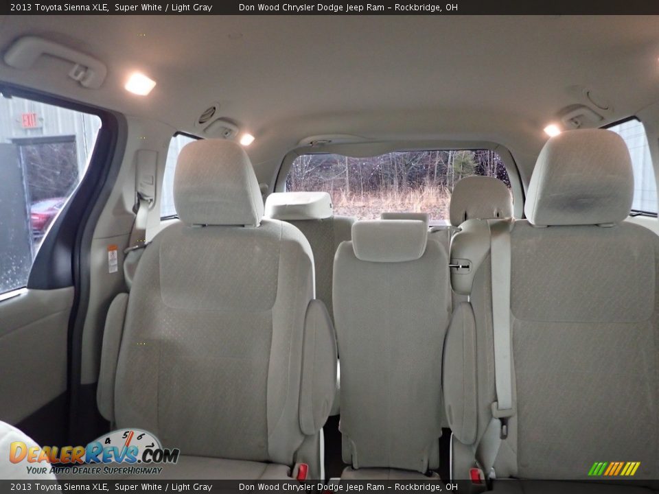 2013 Toyota Sienna XLE Super White / Light Gray Photo #23