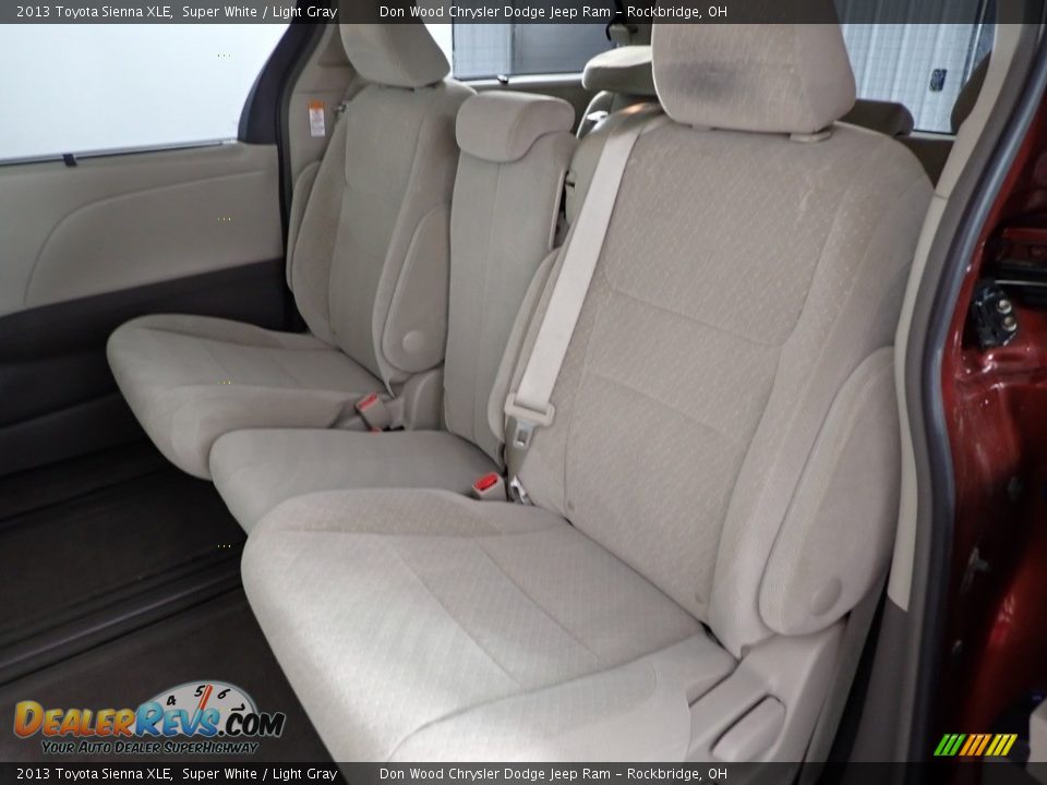 2013 Toyota Sienna XLE Super White / Light Gray Photo #25