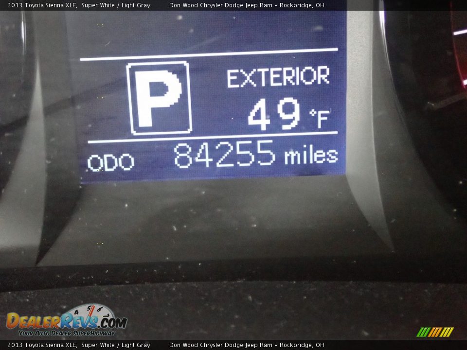 2013 Toyota Sienna XLE Super White / Light Gray Photo #34