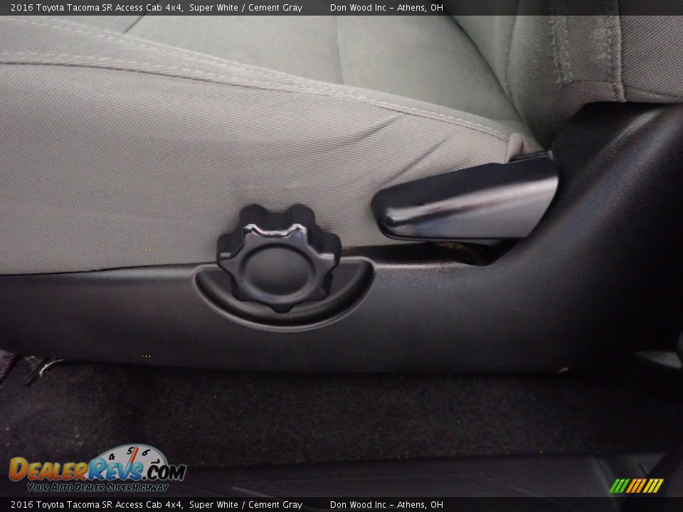 Front Seat of 2016 Toyota Tacoma SR Access Cab 4x4 Photo #23