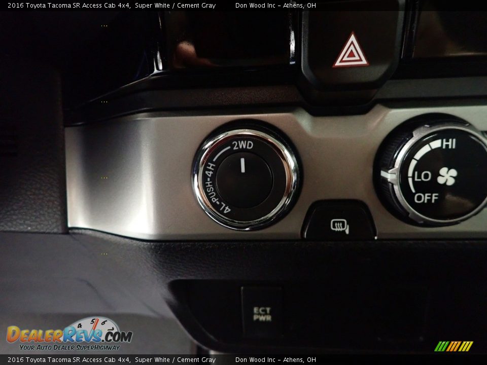 Controls of 2016 Toyota Tacoma SR Access Cab 4x4 Photo #29