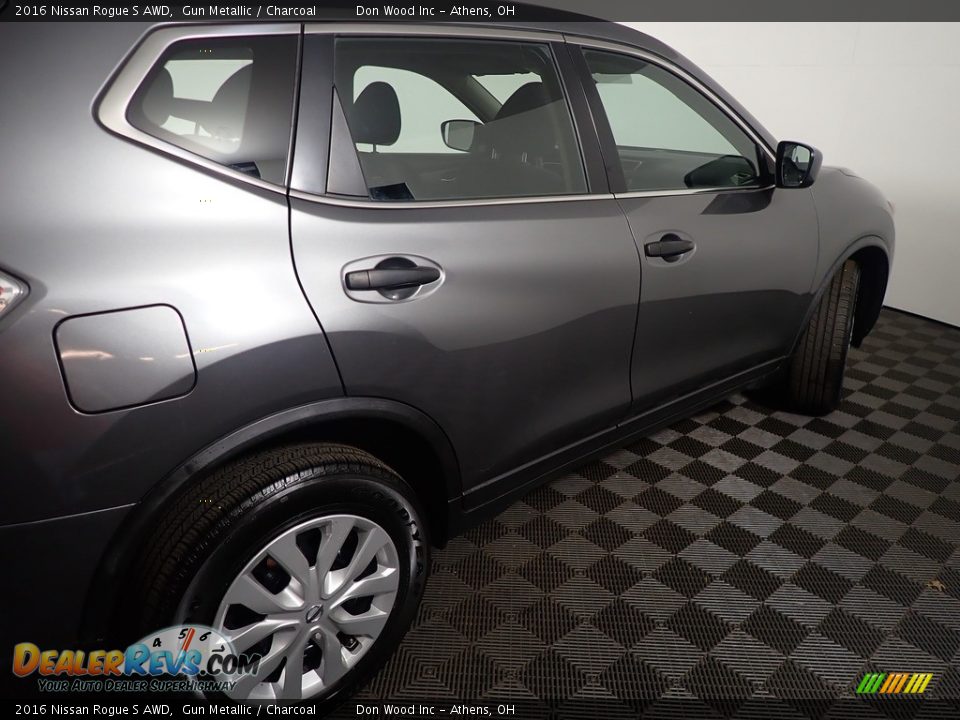 2016 Nissan Rogue S AWD Gun Metallic / Charcoal Photo #18