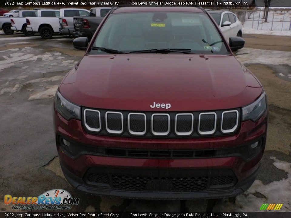 2022 Jeep Compass Latitude 4x4 Velvet Red Pearl / Steel Gray Photo #2