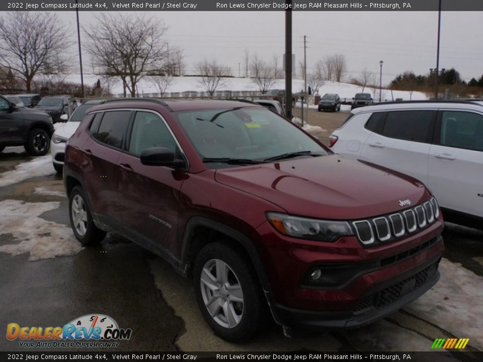 2022 Jeep Compass Latitude 4x4 Velvet Red Pearl / Steel Gray Photo #3