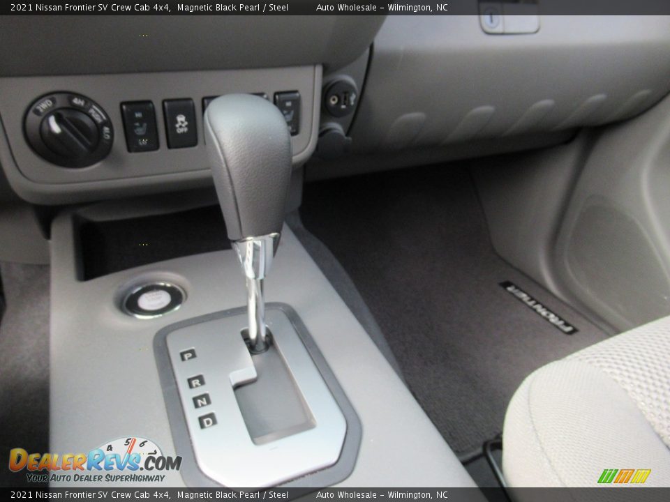2021 Nissan Frontier SV Crew Cab 4x4 Shifter Photo #19