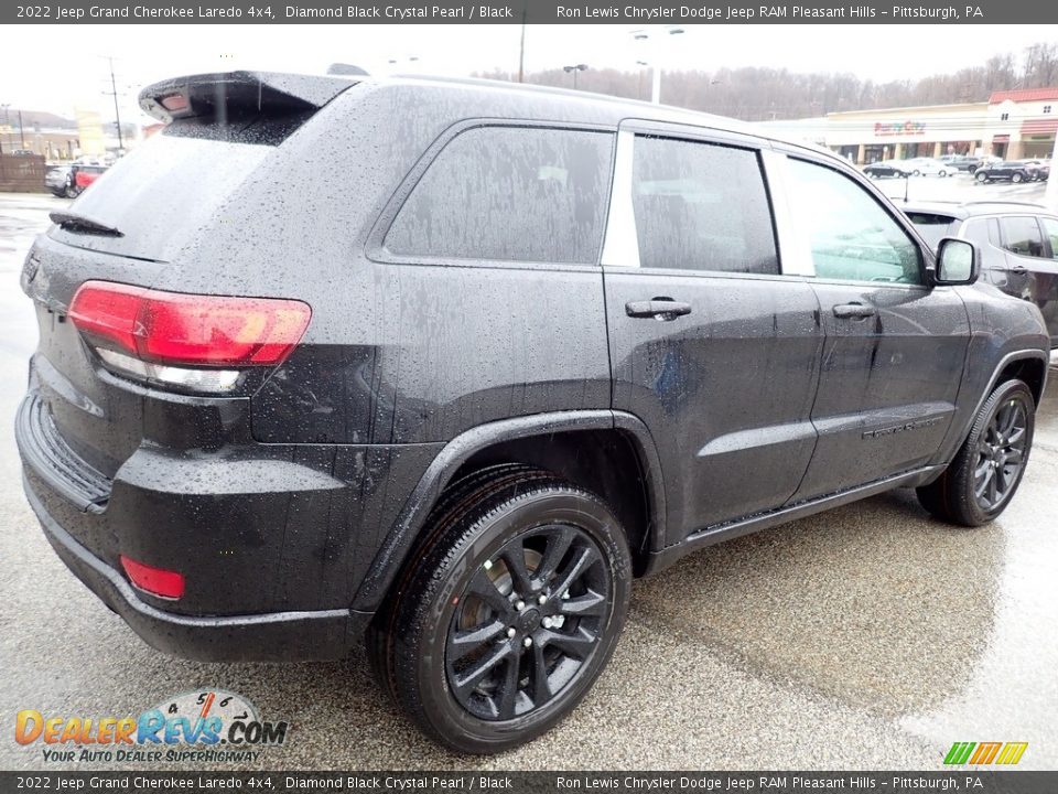 2022 Jeep Grand Cherokee Laredo 4x4 Diamond Black Crystal Pearl / Black Photo #6