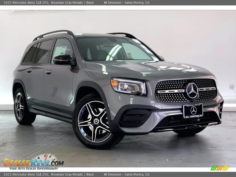 Front 3/4 View of 2022 Mercedes-Benz GLB 250 Photo #12