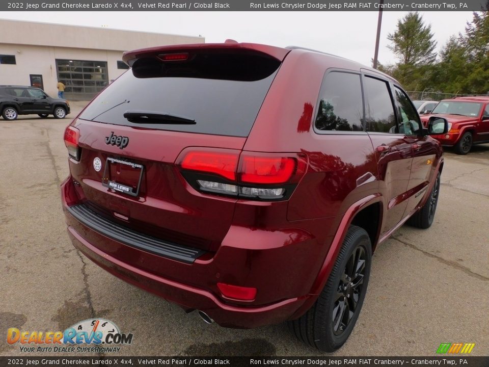 2022 Jeep Grand Cherokee Laredo X 4x4 Velvet Red Pearl / Global Black Photo #5