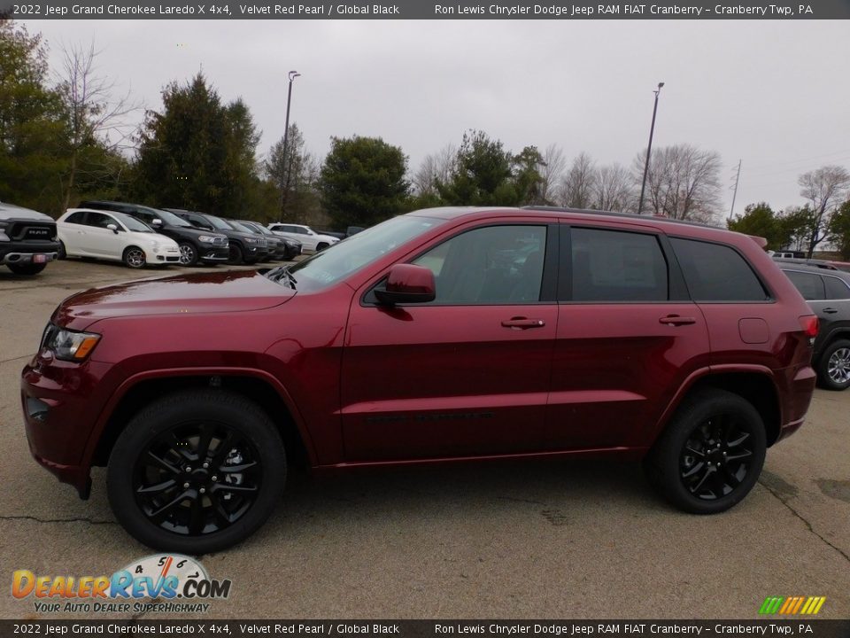 2022 Jeep Grand Cherokee Laredo X 4x4 Velvet Red Pearl / Global Black Photo #9