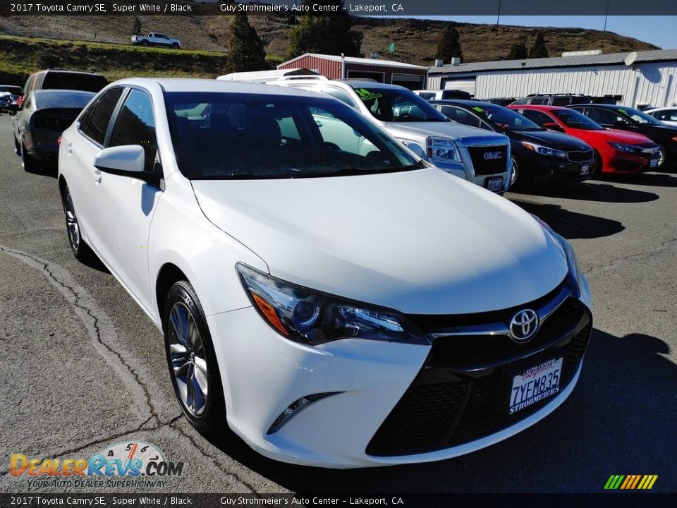 2017 Toyota Camry SE Super White / Black Photo #1