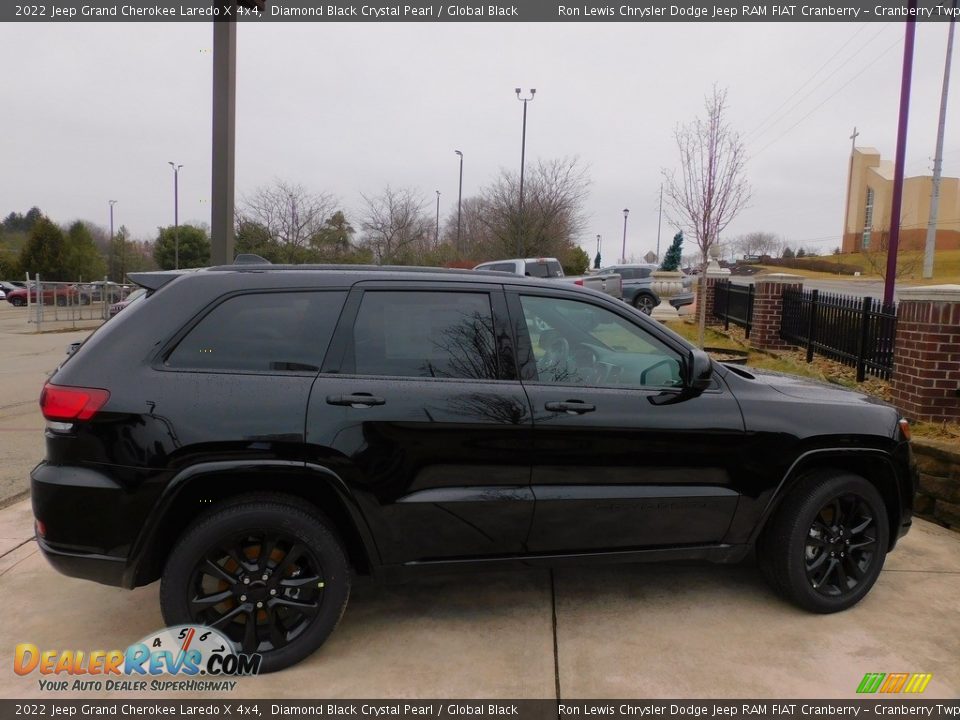 2022 Jeep Grand Cherokee Laredo X 4x4 Diamond Black Crystal Pearl / Global Black Photo #4