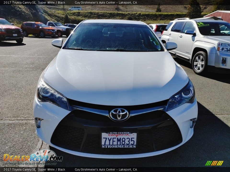 2017 Toyota Camry SE Super White / Black Photo #2