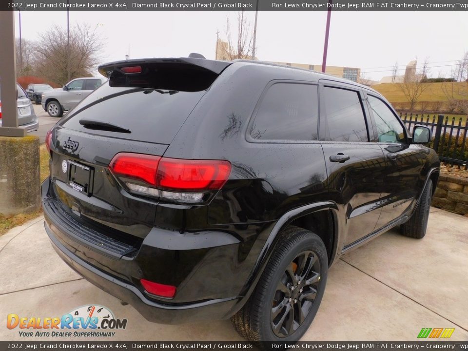 2022 Jeep Grand Cherokee Laredo X 4x4 Diamond Black Crystal Pearl / Global Black Photo #5