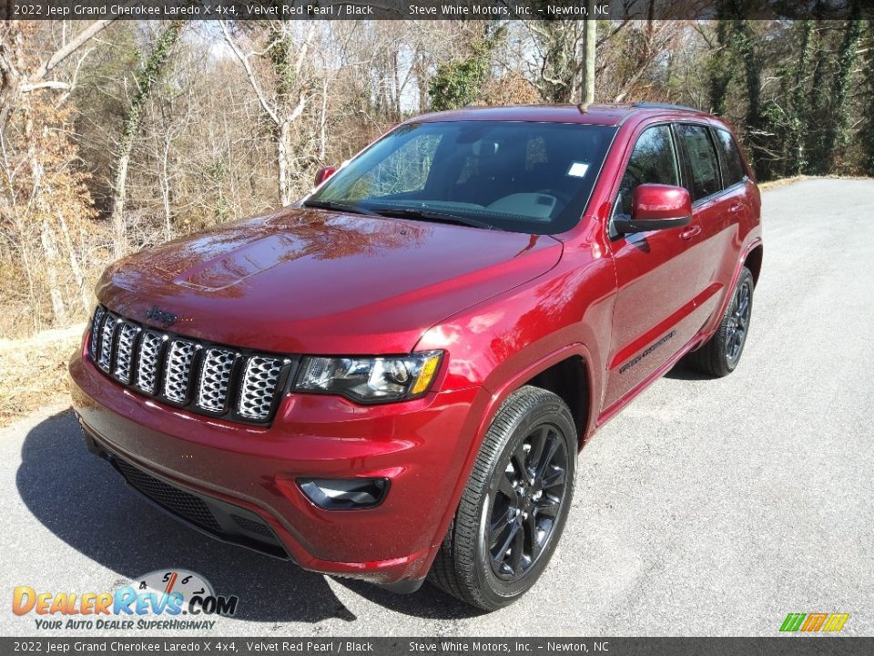 2022 Jeep Grand Cherokee Laredo X 4x4 Velvet Red Pearl / Black Photo #2