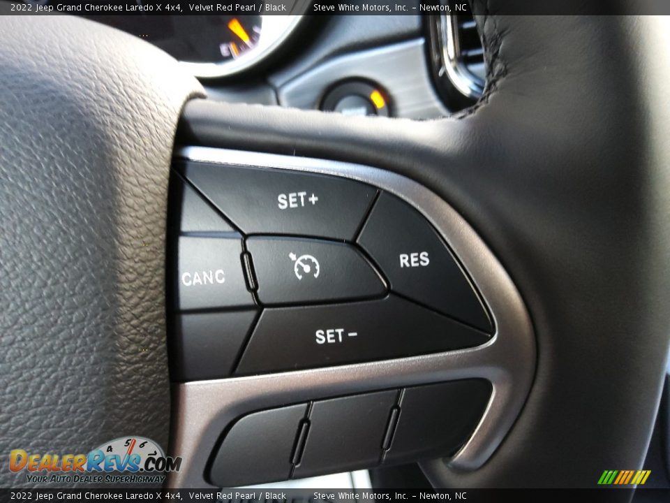 2022 Jeep Grand Cherokee Laredo X 4x4 Steering Wheel Photo #20