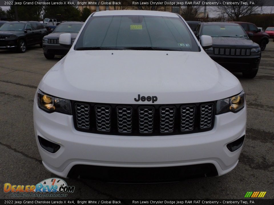 2022 Jeep Grand Cherokee Laredo X 4x4 Bright White / Global Black Photo #2