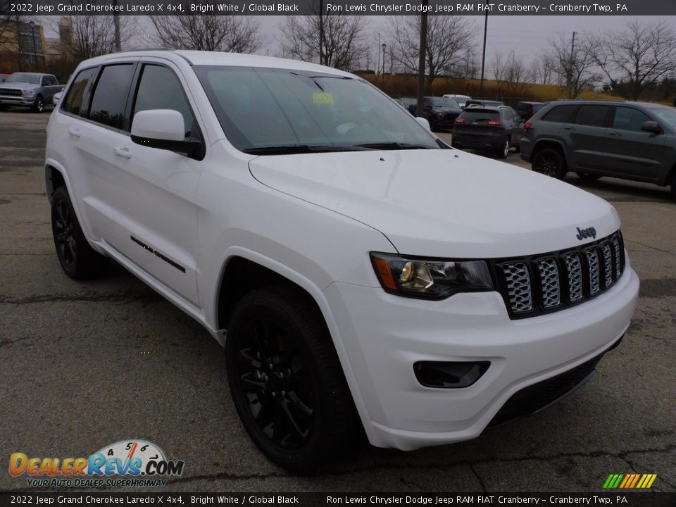 2022 Jeep Grand Cherokee Laredo X 4x4 Bright White / Global Black Photo #3